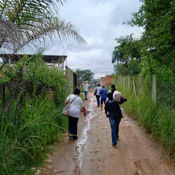 Entrega de cestas no bairro General Carneiro, Sabará - 19/12/2021